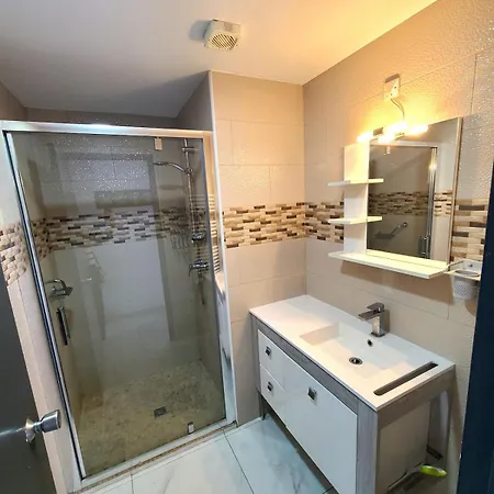 Grand 3 Pieces Lumineux Proches Des Thermes